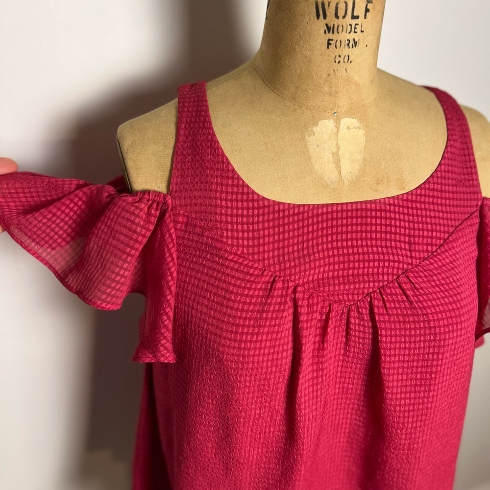 Anthropologie Meave bright pink ruffle open shoulder blouse size zero